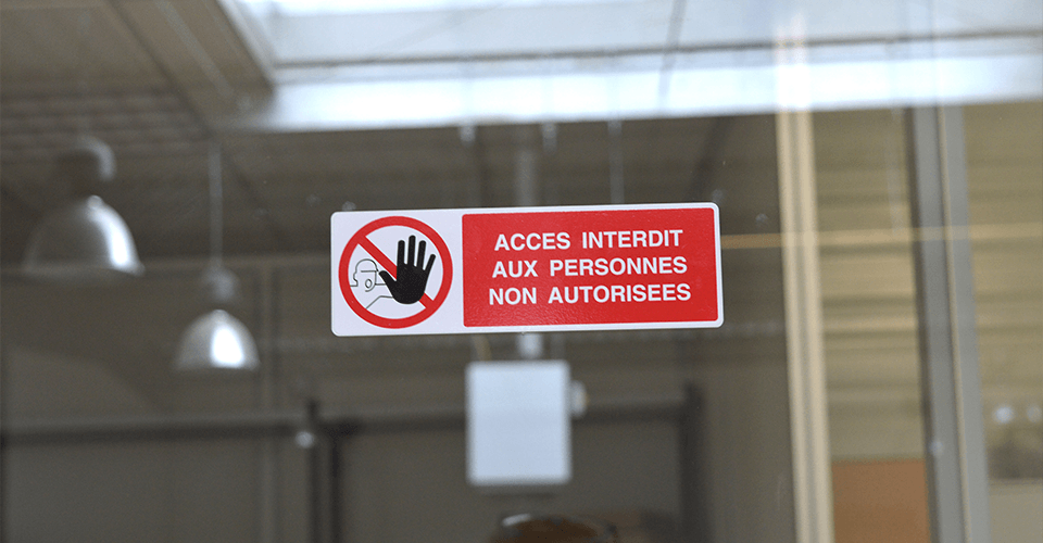 mise en situation signaletique interdicton 960